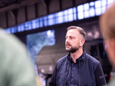 Трагический фанатизм и война: в Польше украинцев призывного возраста хотят отправить домой (видео)