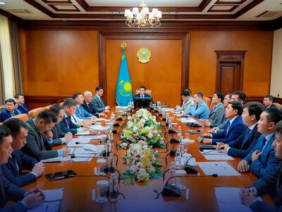 АППАРАТ ОТЫРЫСЫ: ӨЗЕКТІ МӘСЕЛЕЛЕР ҚАРАЛДЫ