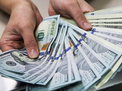 Курс доллара на межбанковском рынке подскочил — что означают данные торгов