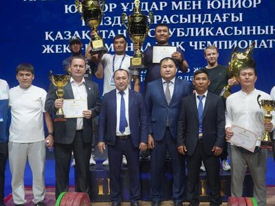 МУЖСКАЯ СБОРНАЯ ТУРКЕСТАНСКОЙ ОБЛАСТИ ЗАВОЕВАЛА СЕРЕБРО НА ЧЕМПИОНАТЕ СТРАНЫ ПО ТЯЖЕЛОЙ АТЛЕТИКЕ