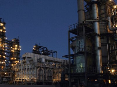 Еще один крупный НПЗ в России остановил работу после атаки украинских дронов