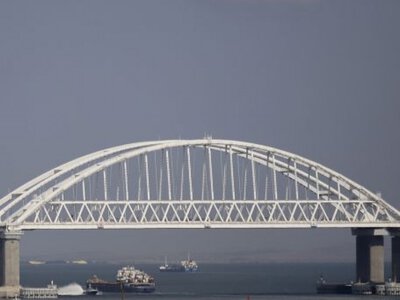 Пусть через тот мостик п***ют без остановки в свою Россию. «Мадяр» рассказал, почему Крымский мост еще стоит