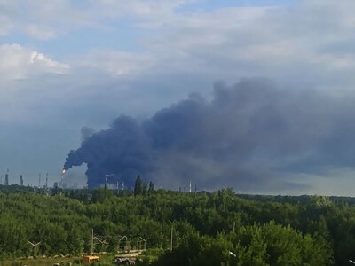 Дальнобойные санкции работают: Зеленский поблагодарил украинских военных за удары по НПЗ и теневому флоту РФ
