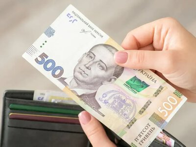 Украинцам выплатят 5 тысяч грн: кто может получить базовую социальную помощь в июле