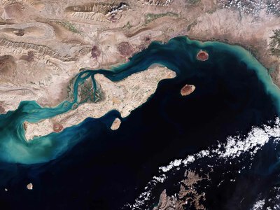 На иранском острове Кешм произошли взрывы на фоне боевых действий с США