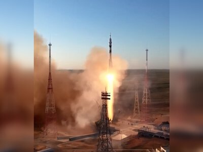 С космодрома Байконур в космос отправились двух россиян: запуск ракеты Союз-2.1а (видео)