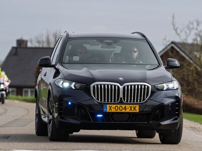 BMW iX4 продовжує випробування на трасі Нюрбургринг