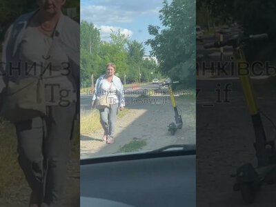 В Івано-Франківську помітили самокат-диван (відео)