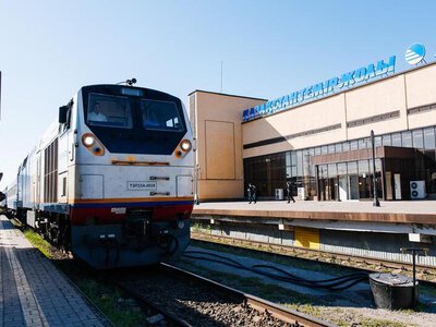 Железнодорожникам устанавливают новые бытовые модули