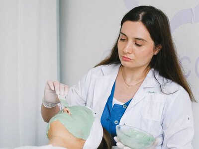 Семь популярных летних процедур для красоты, которые стоит отложить до осени