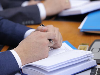  В Казахстане сократят срок рассмотрения депутатских запросов 