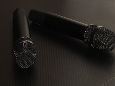 REAL-EL KM-850 – динамические микрофоны для домашнего караоке