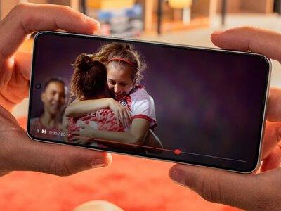 Флагманские параметры по средней цене: Motorola выпустила новый смартфон (фото)