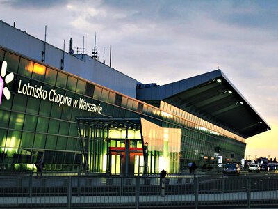 Украинку в аэропорту Польши раздели до белья: политолог заявил, что это не пик конфликтов