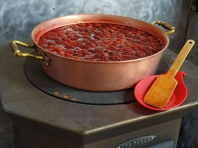 В какой посуде категорически нельзя готовить варенье