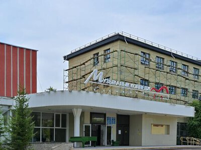 Аким Павлодарской области Асаин Байханов совершил рабочий объезд социальных объектов областного центра, где реализуются проекты по реконструкции и капитальному ремонту