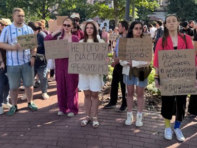В Киеве проходят протесты против увольнения министра обороны Фёдорова