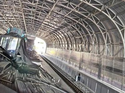  В метро Ташкента обрушилась часть потолка, пострадали два человека 