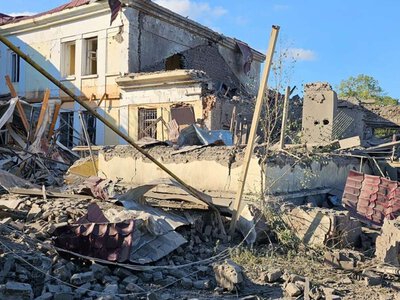 Один человек погиб, 14 пострадали: последствия российских ударов по Донецкой области