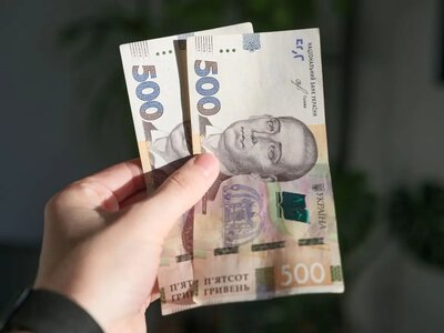 Единоразовая помощь 1000 гривен: кто может получить выплату и как оформить за минуту