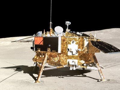 Китайский космический аппарат искал инопланетян на обратной стороне Луны: что он нашел (фото)