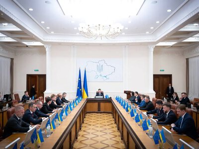 Кабмин сегодня может назначить исполняющих обязанности министров обороны и иностранных дел