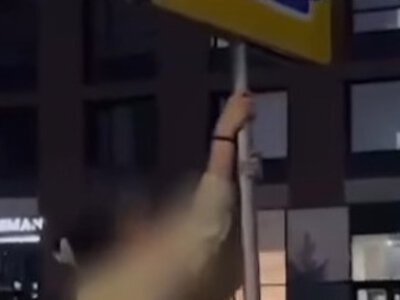  Астанчанку оштрафовали за танцы на дорожном знаке 