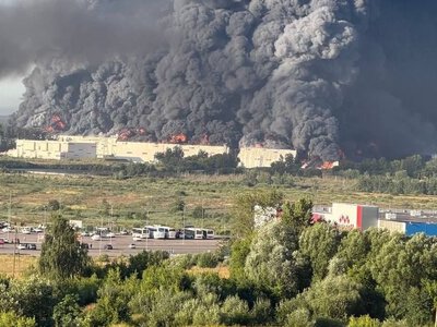 Миллиардные убытки и отсутствие тревоги: что известно о поражении складов Wildberries в РФ (видео)