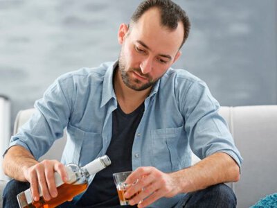 Вилікувати алкоголізм народними методами не вдасться