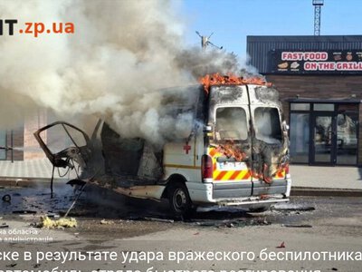 В Вольнянске в результате удара вражеского беспилотника загорелся автомобиль отряда быстрого реагирования