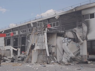 Россия ударила по терминалу Новой почты под Харьковом: есть погибшие