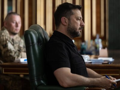  Зеленский поговорил с тремя командующими на фоне слухов о замене Сырского 