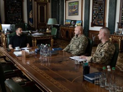 Фронт, дефициты и дроны: Зеленский провел срочное совещание с Драпатым, Апостолом и Горбатюком на фоне кадрового кризиса