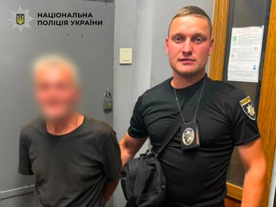 В Киеве мужчина ударил женщину по лицу на остановке, полиция возбудила дело