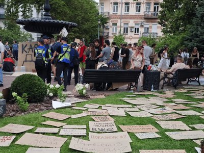 Митинги против отставки Федорова: в Киеве люди вновь собираются возле театра Франко