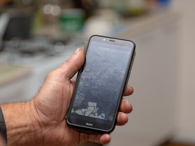  Актюбинец перевел миллион тенге с чужого телефона во время застолья 
