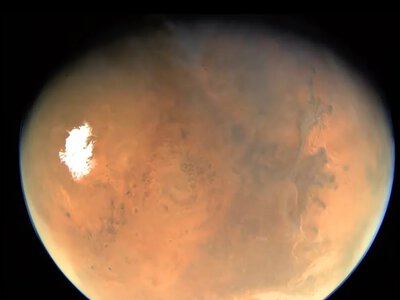 На пути к самому дорогому астероиду: зонд NASA получил редкие снимки Марса (фото)