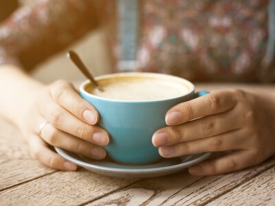 Сколько чашек кофе в день опасно для здоровья: ученые дали новый ответ