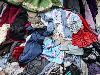 Гигантам модной индустрии в ЕС запретили уничтожать нереализованную одежду