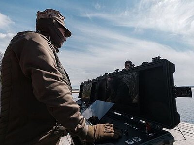 Морпехи впервые применили FPV‑дроны с безэкипажных катеров Barracuda (видео)