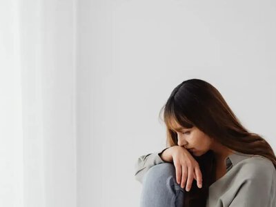 Что делать, если волосы выпадают из-за стресса: уход, ингредиенты и советы трихолога
