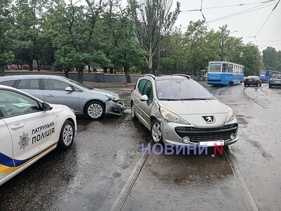 В Николаеве из-за аварии заблокировано движение трамваев