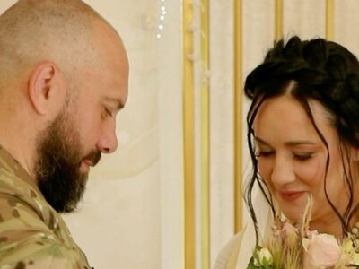 Вагітна Соломія Вітвіцька показала весільну церемонію з військовим і розчулила фанів
