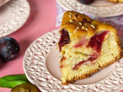 Просто, быстро, вкусно: рецепт пирога со сливами