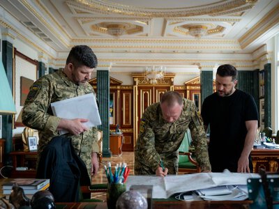 Зеленский уволил Сырского с должности главнокомандующего ВСУ, — Гончаренко и Стерненко