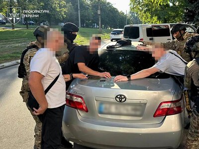 Избили волонтера, похитили деньги для ВСУ и требовали еще $10 тысяч: в Днепре задержали подозреваемых