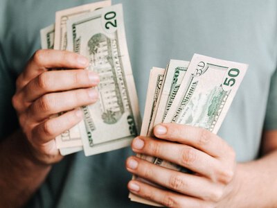 Курс доллара в Украине изменился, и гривна оказалась под новым давлением