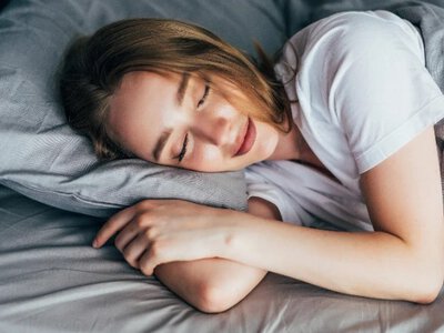 Что такое sleepmaxxing и какие средства, гаджеты и аксессуары помогают спать лучше