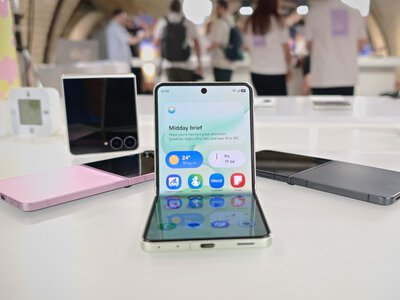 Компактный и мощный Galaxy Z Flip 8 уже здесь: чем удивила новинка Samsung (фото)