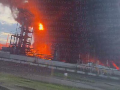 Дроны атаковали Ульяновскую область РФ: в районе НПЗ разразился сильный пожар (видео)